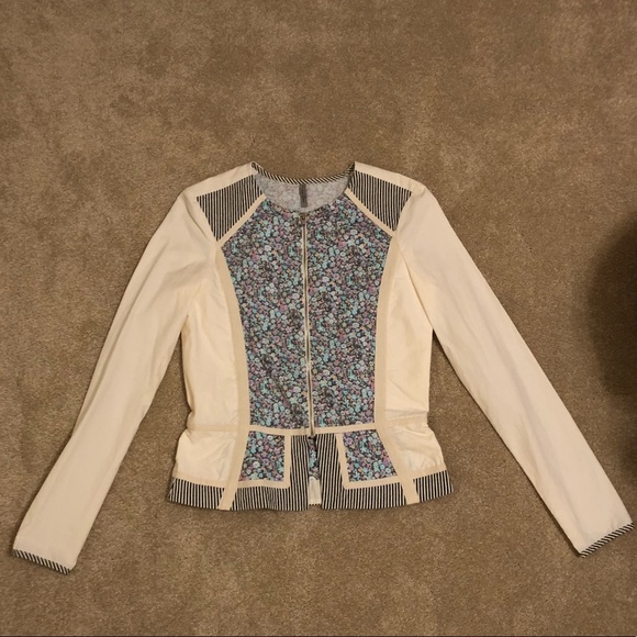 love zoey Jackets & Blazers - NWOT love Zoey Light Jacket